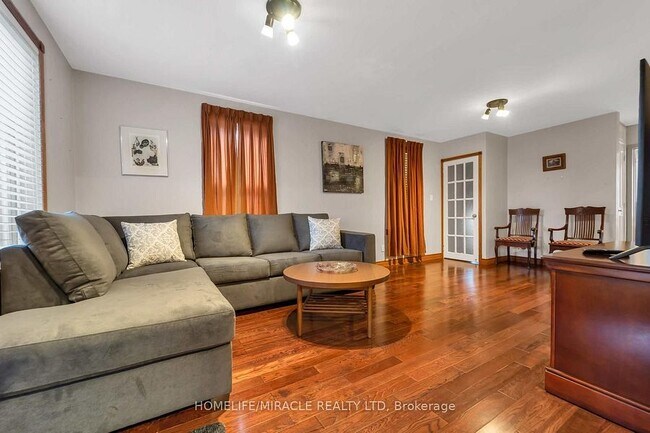 Photo - 48 Park St W