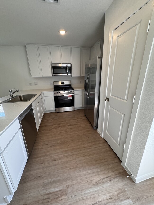Photo - 1634 Windrose Bnd