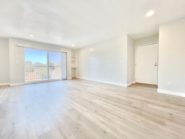 Photo - 7437 Haskell Avenue