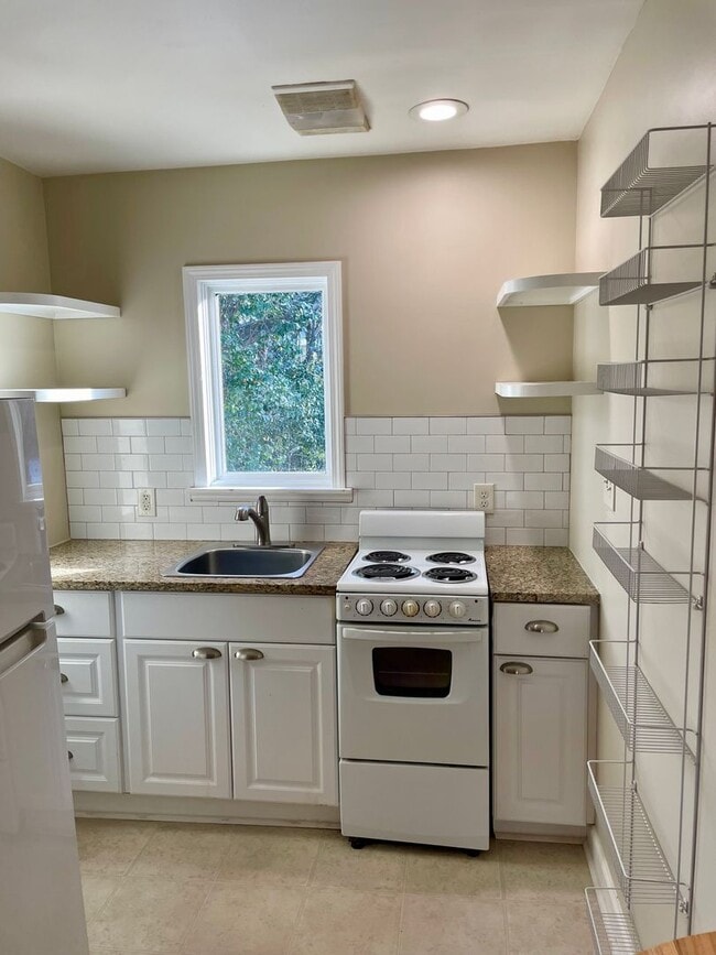 Photo - 1153 Delano St Unit B