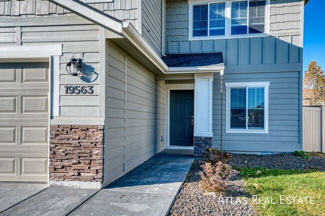 Photo - 19563 Calais Ave