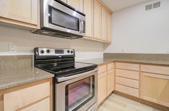 Photo - 4704 E Paradise Village Pkwy N Unidad 140