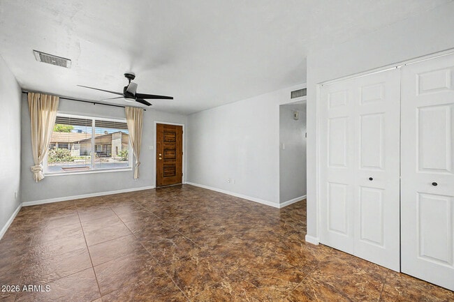 Photo - 855 W Lindner Ave