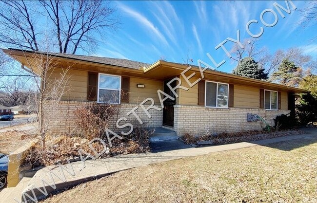 Nicely updated duplex near Kansas City sch... - Nicely updated duplex near Kansas City sch... House