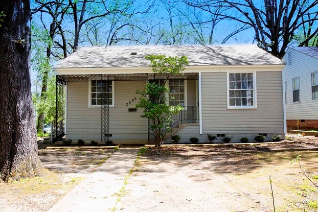 Building Photo - 2309 S Tyler St
