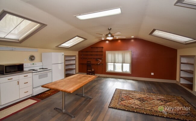 Building Photo - Bucks County Studio Loft! Unit Garage Studio