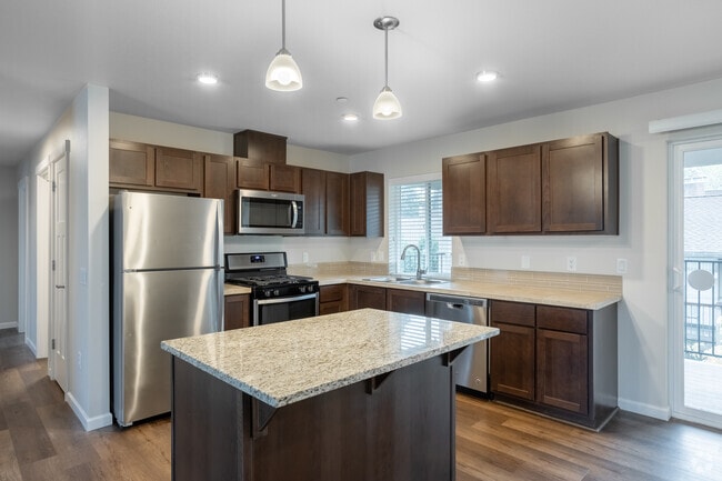 3BR, 2BA - 1,160SF