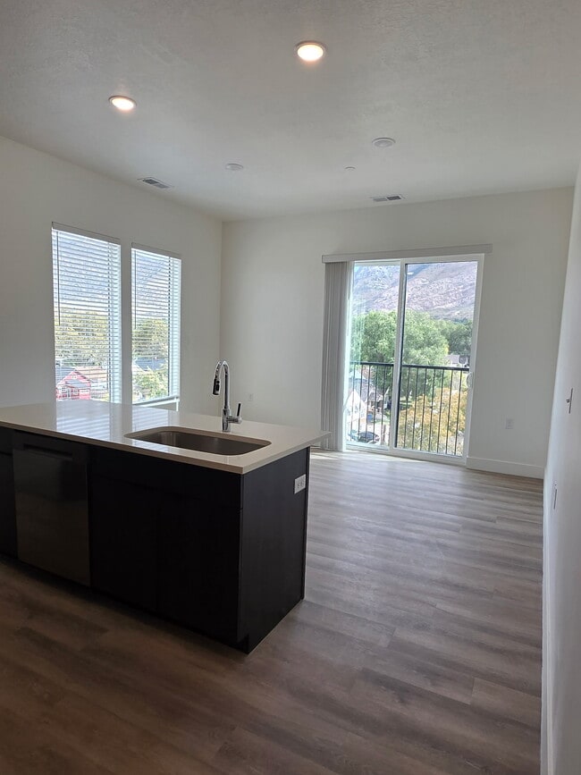 Photo - 25th and Quincy