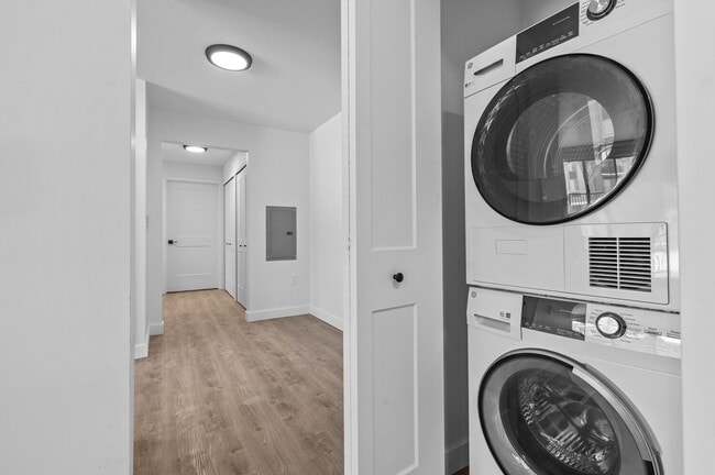 Building Photo - Cranbrook Centre - Southfield, MI