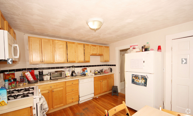 Building Photo - 60-62 Bedford St Unit 60-2 Rental