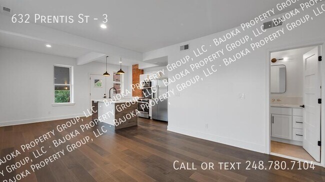 Photo - 632 Prentis St Unit 3