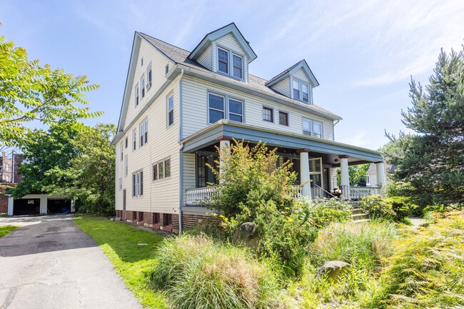 Building Photo - 2656 Hampshire Road Unit 2658 Hampshire