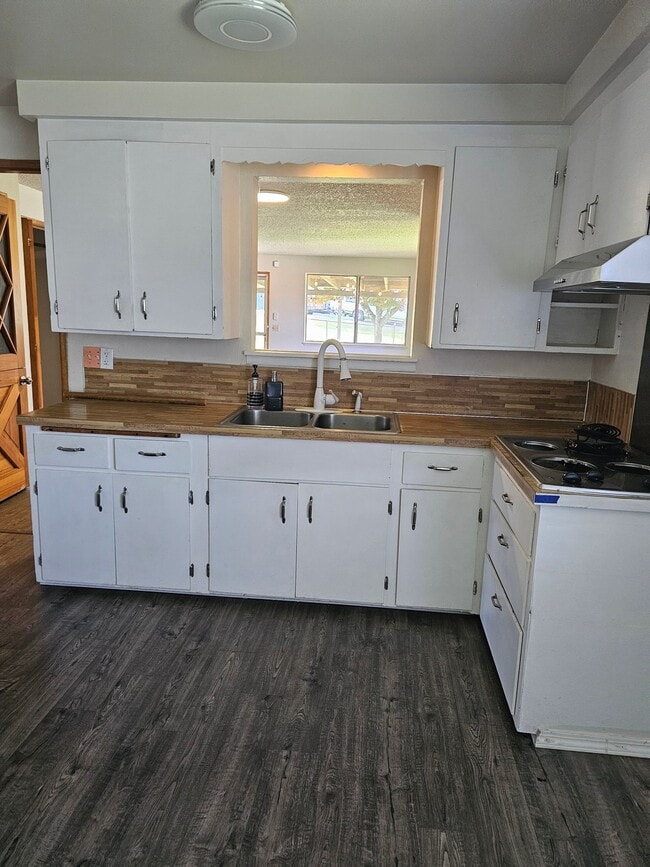Photo - 7519 Lakewood Dr W