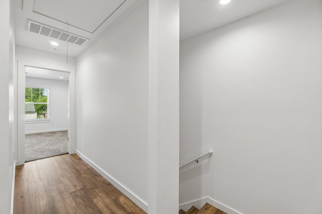 Photo - 515 W 9th Ave