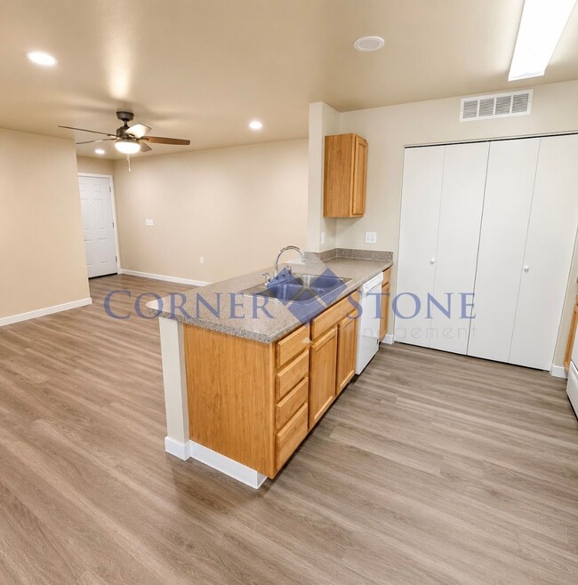 Photo - Sagecrest #14 Unit Sagecrest Bldg #1412