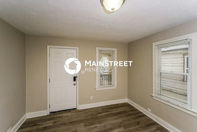 3 Bedroom Pet-Friendly Home in Louisville, KY with Main Street Renewal