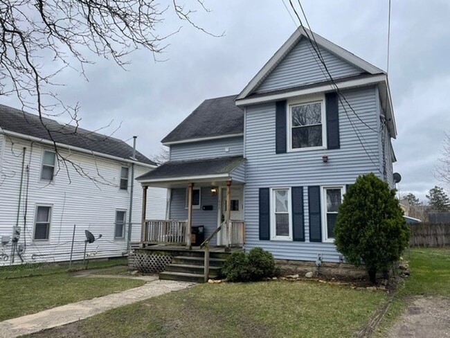 Photo - Newly Renovated 2 Bedroom Duplex