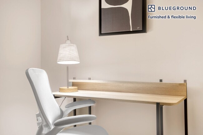 Photo - 2400 M St NW Unidad FL4-ID543