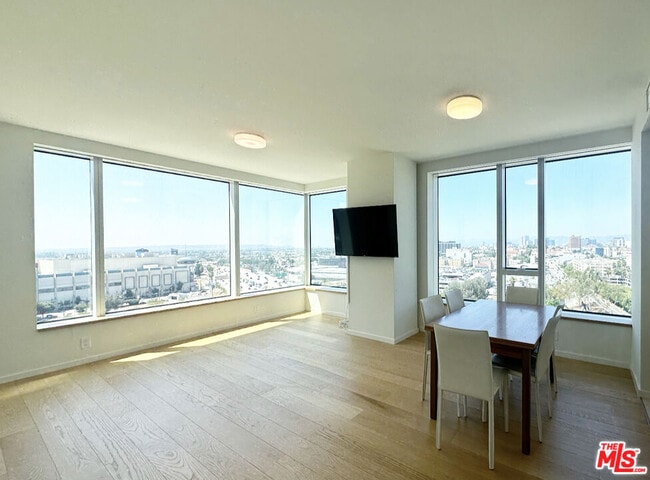 Building Photo - 889 Francisco St Unit 1106 Rental
