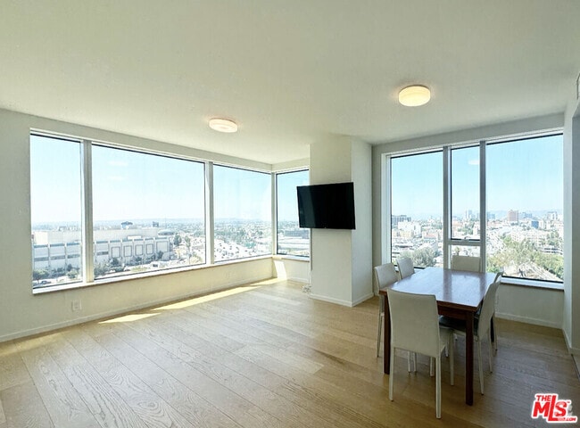 Building Photo - 889 Francisco St Unit 1106 Rental