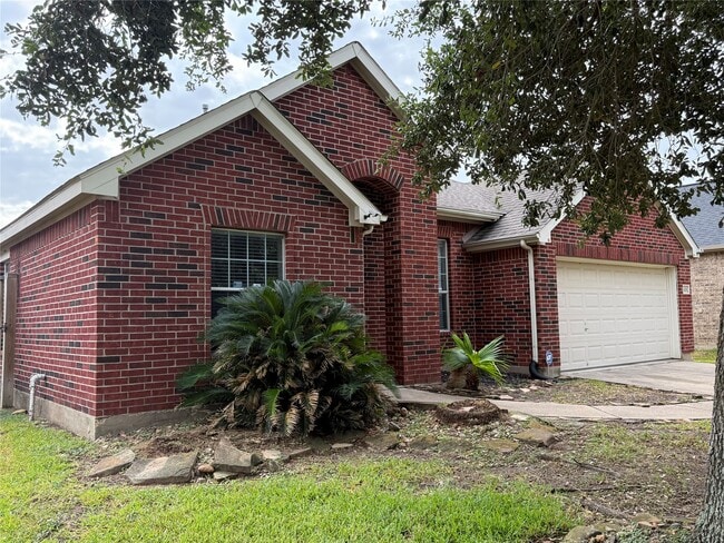 Building Photo - 16126 Saxon Hollow Ln
