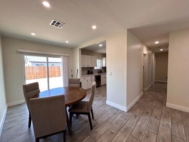 Photo - 849 W Mitchell Dr