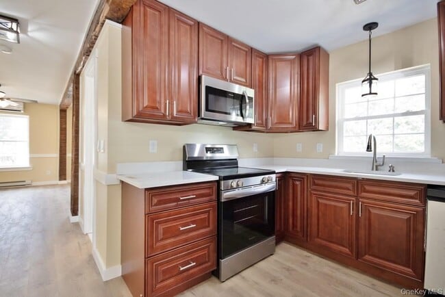 Photo - 162 Rockland Rd