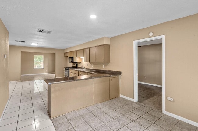 Photo - 146 Stapleton St