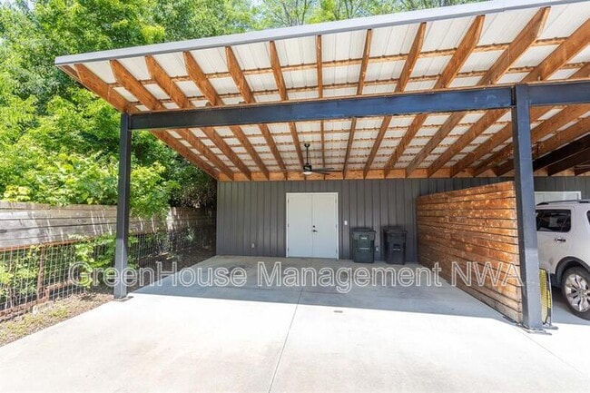 Photo - 808 S Locust Ave