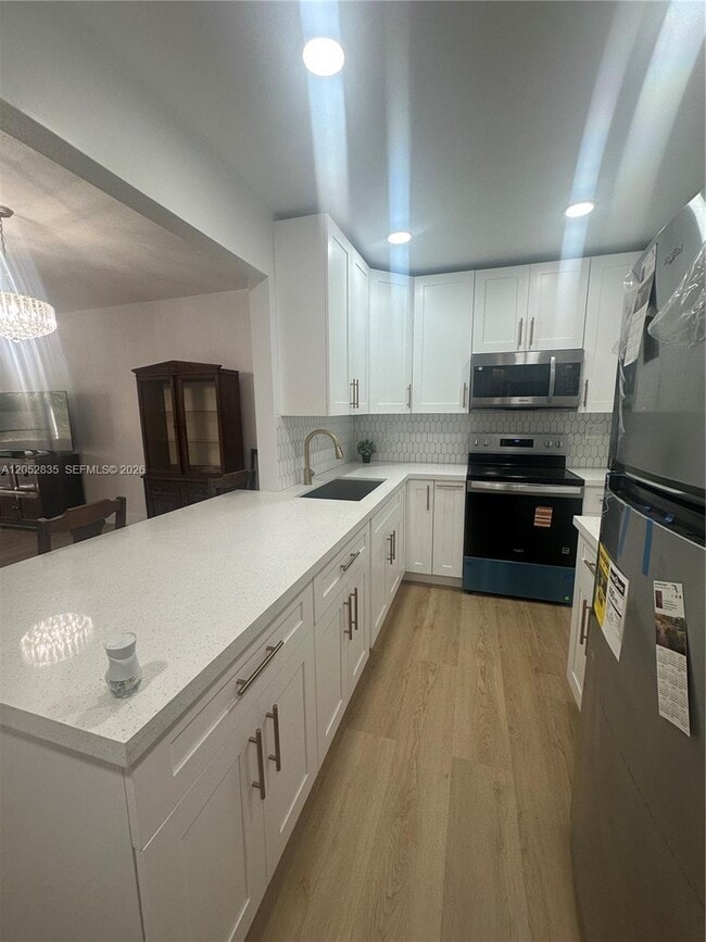 Building Photo - 9175 SW 77th Ave Unit 304