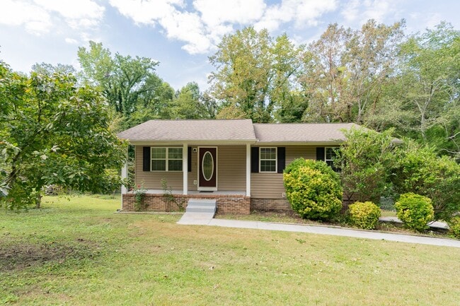 Building Photo - 3 Bedroom, 2 Bath Charmer in Ringgold, GA!! Rental