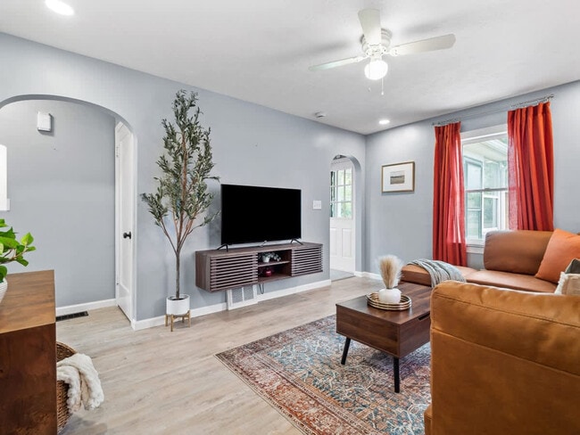 Photo - 1906 N Leavitt Rd Unidad SI ID1496120P