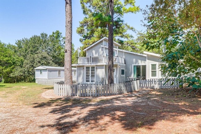 Photo - 372 Plum St