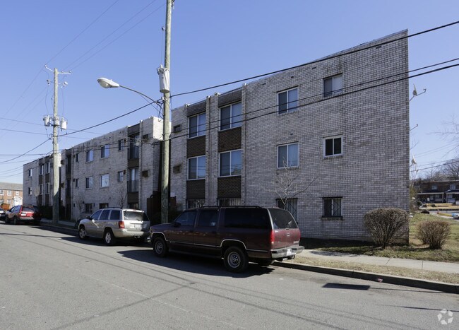 Photo - 201-225 36th St NE