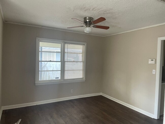 104 Holloway Dr