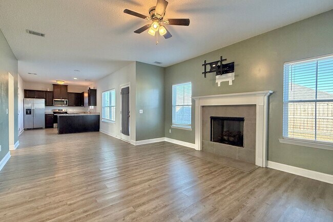 Photo - AVAILABLE MID-MARCH 2026! (Pet Friendly)