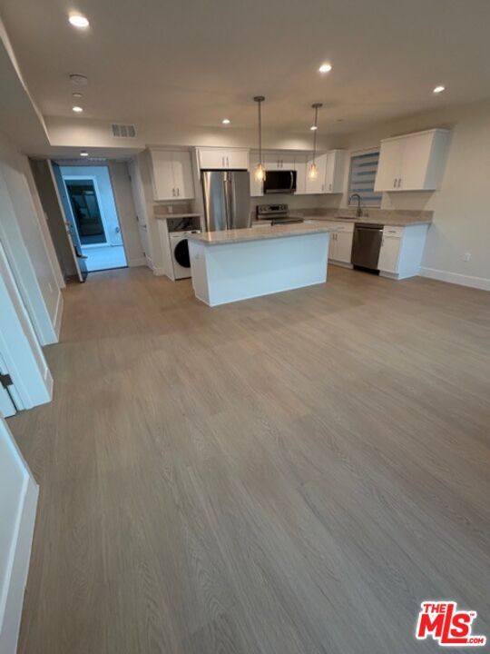 Photo - 5193-5193 1/2 Lindley Ave