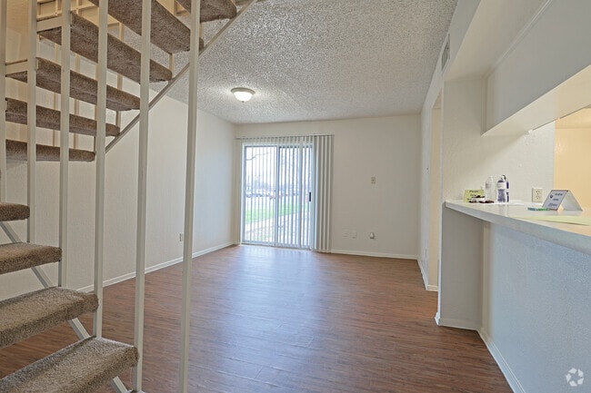 2BR Townhouse, 1.5BA - 1,177SF