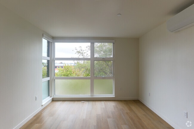 1BR, 1BA - 565SF - Living Room