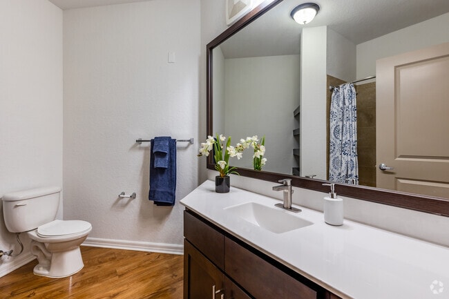 1 BR, 1 BA - 857SF