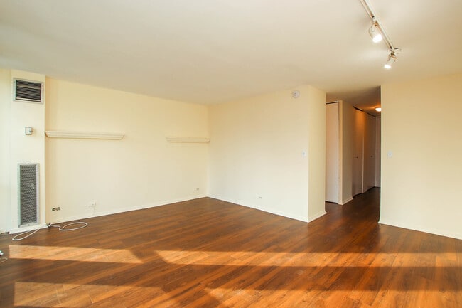 Photo - 1 E Scott St Condo Unit 1406