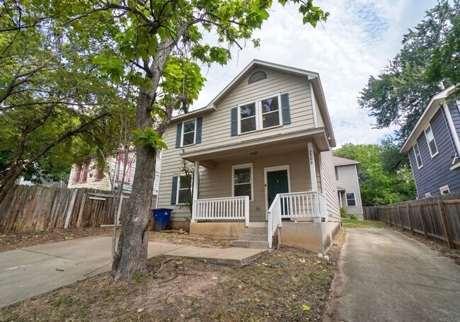 Building Photo - 2506 E 8th St Unit A