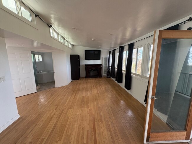 Área de estar/dormitorio - 1400 San Remo Dr Unidad 1404 San Remo Drive