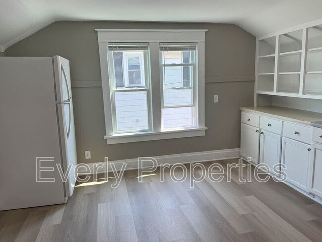 Photo - 6637 19th Ave Unit Upper