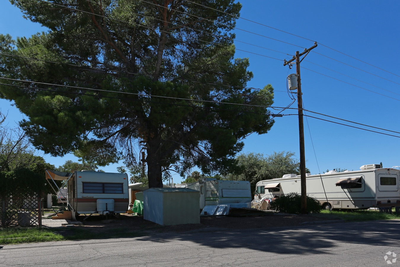 Linda Vista Trailer Park - Linda Vista Trailer Park Apartments