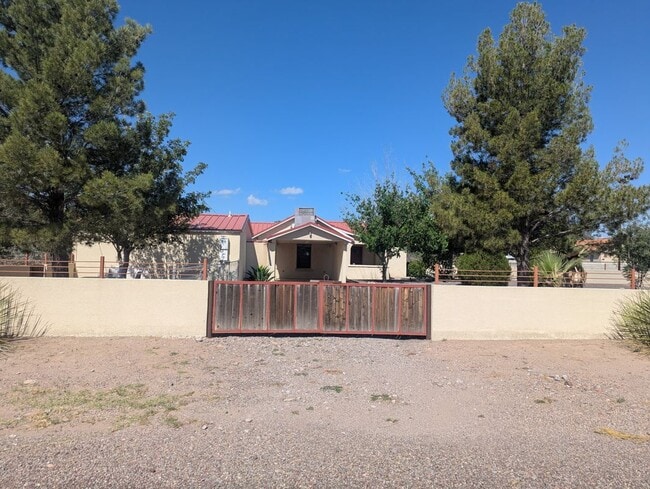 1103 W San Antonio St