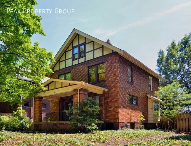Building Photo - 211 E Northwood Ave Rental