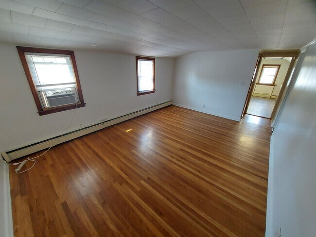 Photo - 48 W 32nd St