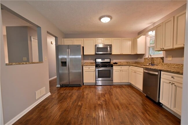 Photo - 459 Ridgetop Dr NW