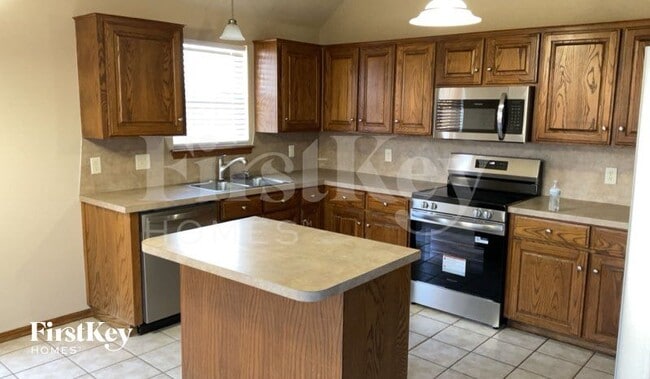 Photo - 2504 Tyler Ln